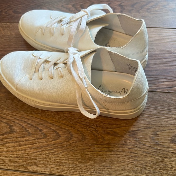 Super cute faux leather ked-like white sneakers! - Picture 5 of 7